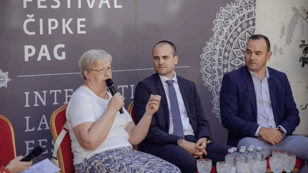 Završna večer 15. Međunarodnog festivala čipke u Pagu uz koncert Matije Cveka