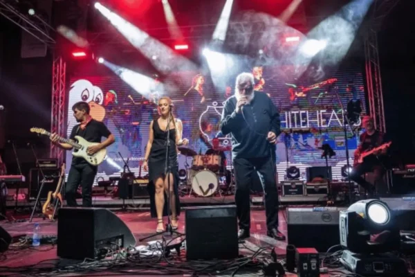 Magdalena Mijatović kao Audrey Hepburn na Festivalu dalmatinske šansone u Šibeniku