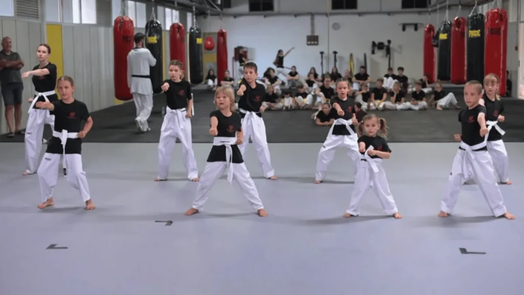 Djeca na polaganju pojaseva u Taekwondo klubu Ultima