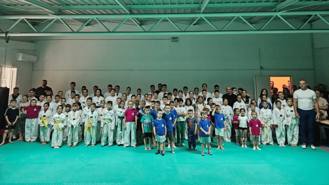 Članovi TKD Plovanija nakon polaganja za više učeničke pojaseve