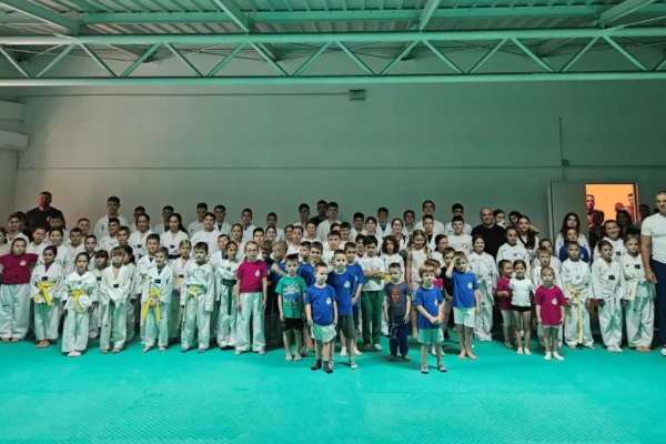 Članovi TKD Plovanija nakon polaganja za više učeničke pojaseve