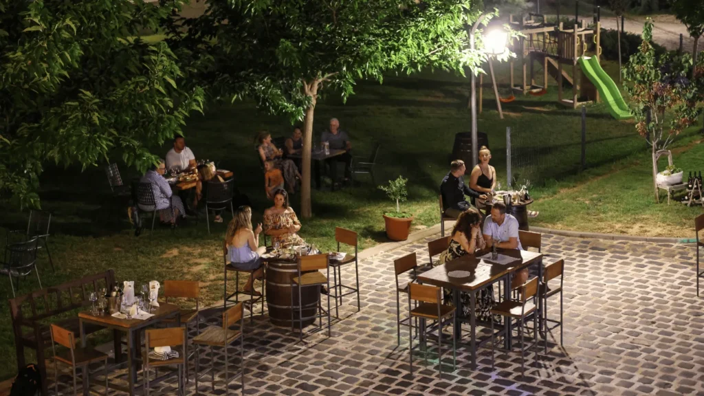 Posjetitelji na Danima otvorenih vrata Vinarije Karaba u Pakoštanima