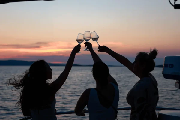 Posjetitelji na Danima otvorenih vrata Vinarije Karaba u Pakoštanima