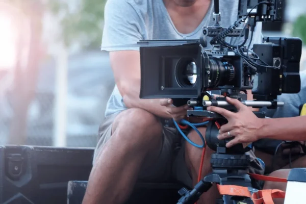 Europska komisija odobrila spajanje Paramount Skydance i Warner Bros Discovery uz uvjete