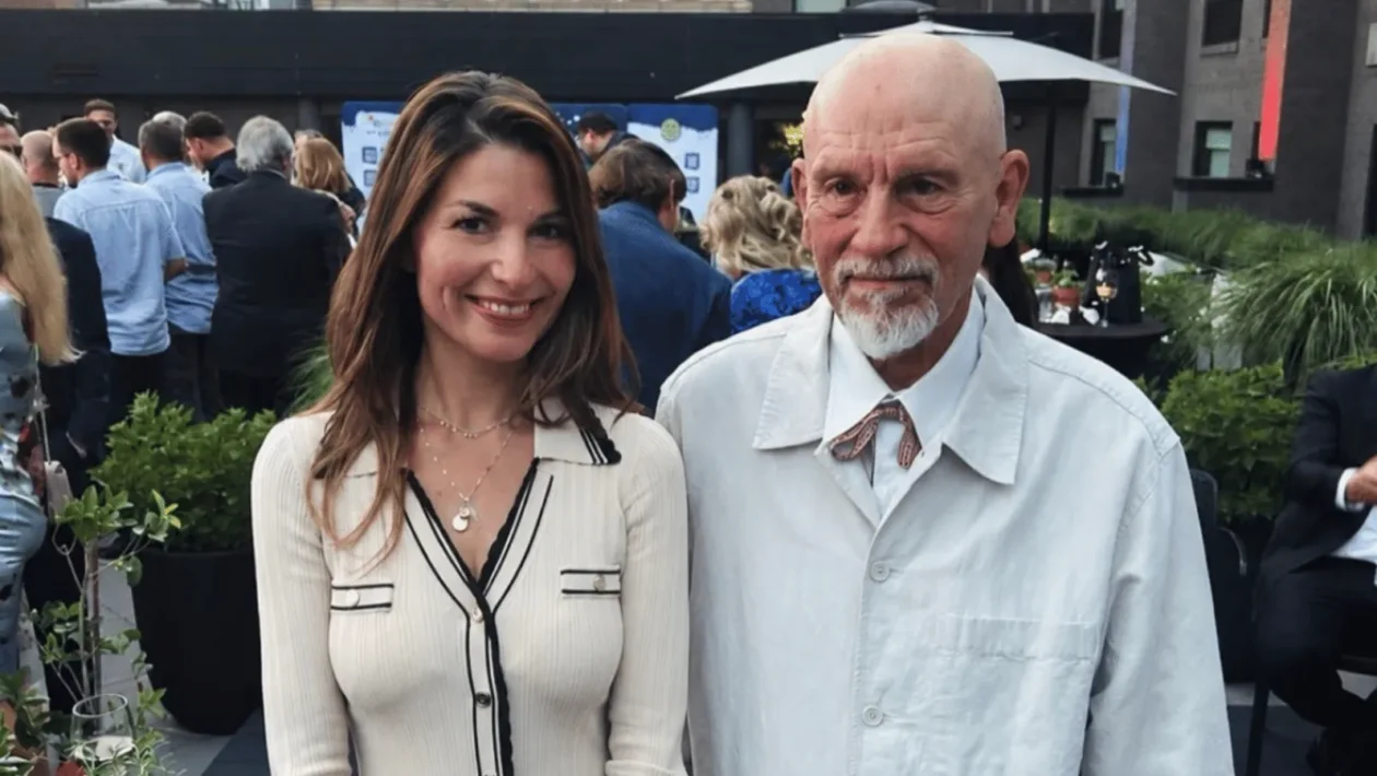 Ella Mische i John Malkovich