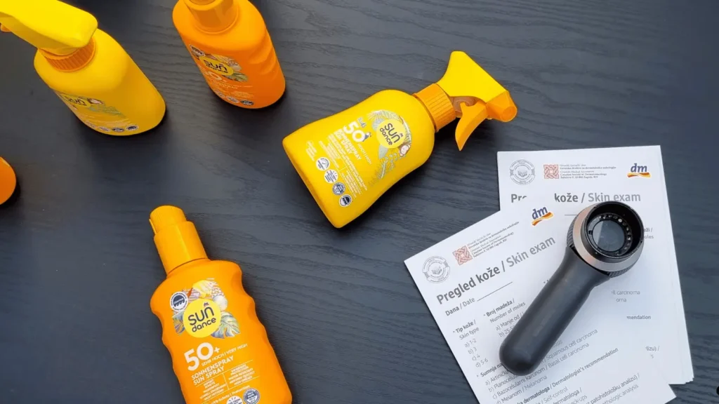 Građani obavljaju besplatni dermatološki pregled kože u sklopu dm-ove inicijative Zaštiti se i uživaj na suncu u Zadru.