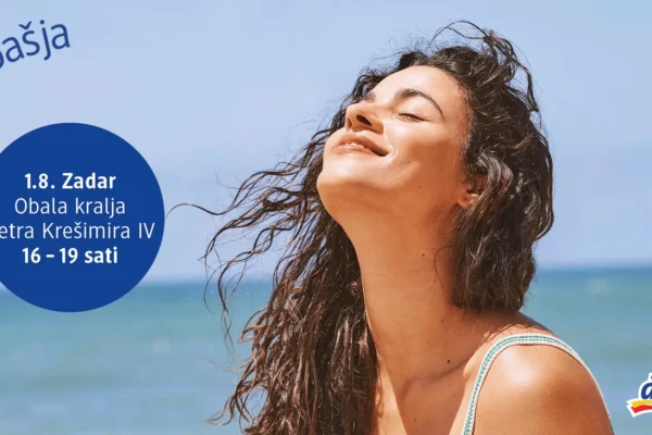 Građani obavljaju besplatni dermatološki pregled kože u sklopu dm-ove inicijative Zaštiti se i uživaj na suncu u Zadru.