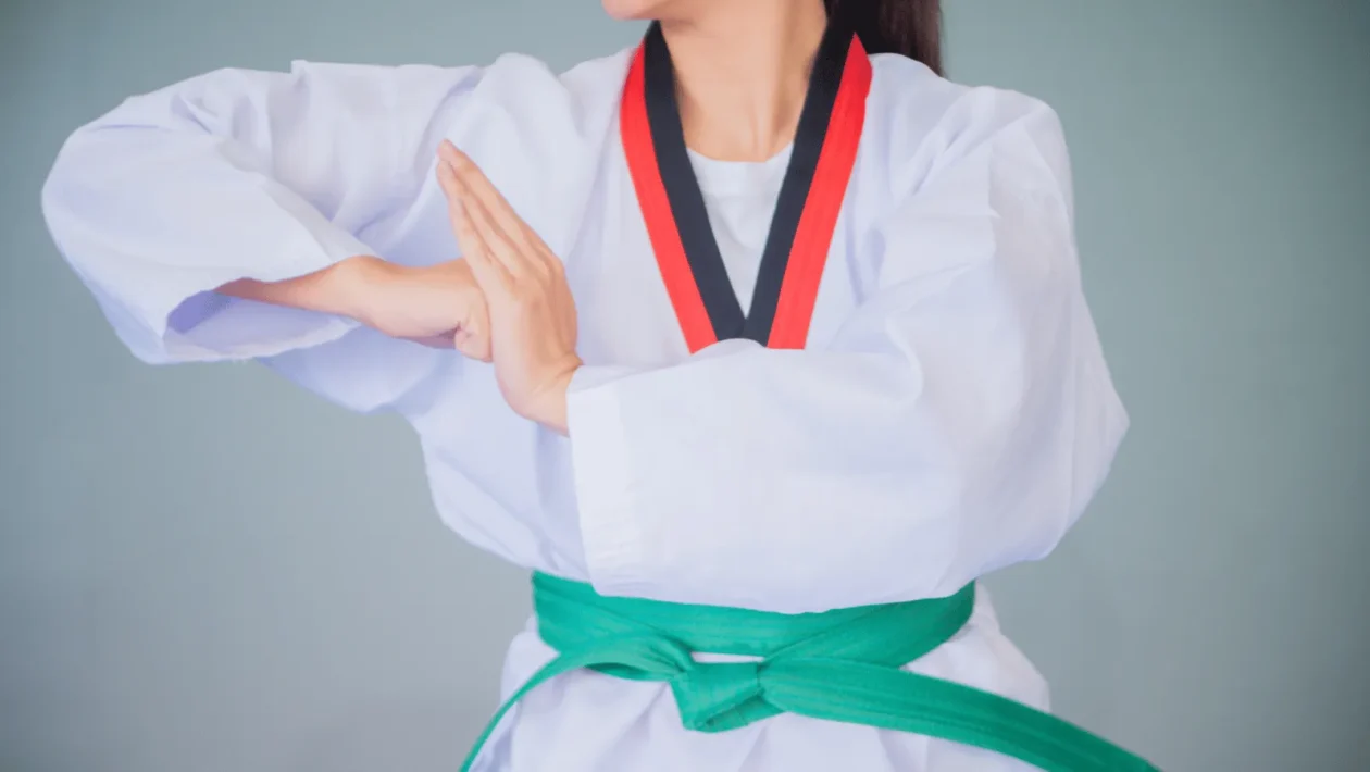 Polaznici besplatnih ljetnih treninga Taekwondo kluba Plovanija treniraju na ŠRC Višnjik u Zadru.