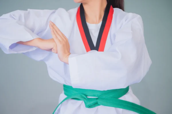 Polaznici besplatnih ljetnih treninga Taekwondo kluba Plovanija treniraju na ŠRC Višnjik u Zadru.