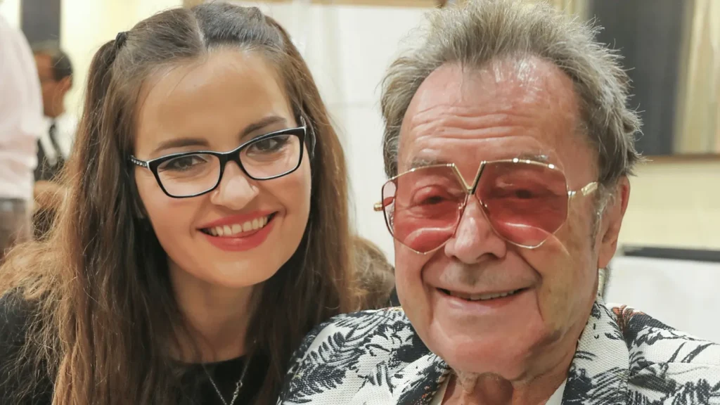 Charles Billich tijekom oporavka stvara umjetnička djela u improviziranom studiju u bolnici u Sydneyju