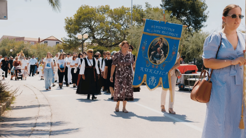 Procesija brodicama i proslava Gospe od Sniga tijekom Kukljiške fešte u Kukljici 2026.