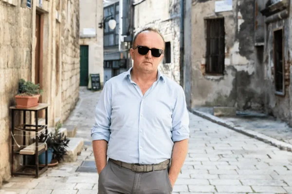 Krešimir Šakić predstavlja singl Potopljeni brod uz novi videospot