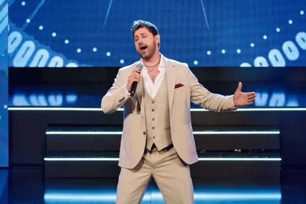 Marko Vukes nakon osvajanja nagrade Biser za pjesmu Pamtim na festivalu Biser Jadrana u Tivtu