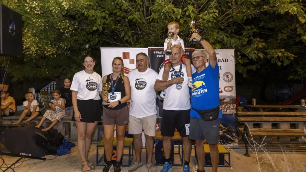 Pobjednici Novigrad Traila Hrvoje Vlašić i Irena Smojver na trail utrci u Novigradu