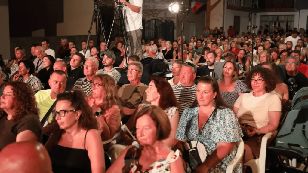 Raspivano Bibinje 45. izdanje na Trgu Sri Sela uz nastupe klapa i brojnu publiku