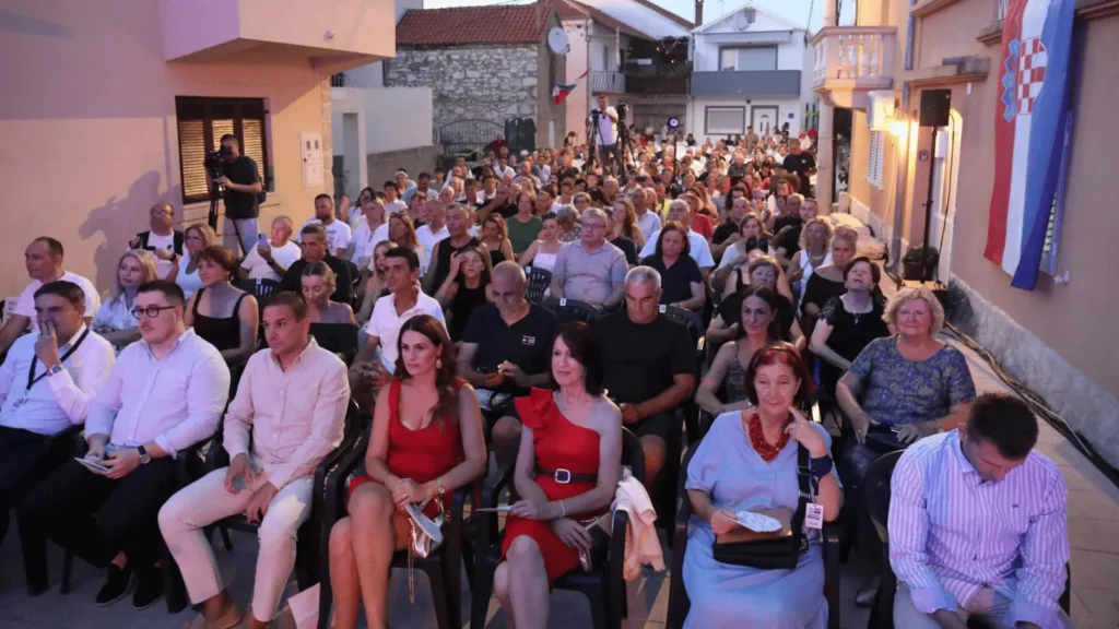 Raspivano Bibinje 45. izdanje na Trgu Sri Sela uz nastupe klapa i brojnu publiku