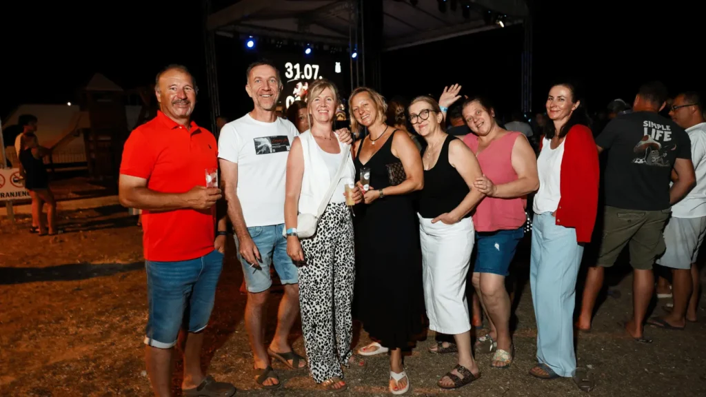 Posjetitelji na Špalina feštivalu u Solinama na Dugom otoku tijekom drugog izdanja festivala
