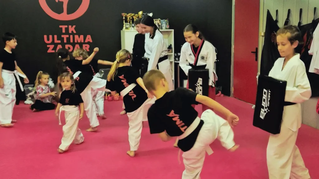 Taekwondo klub Ultima Zadar tijekom treninga za djecu i mlade sportaše