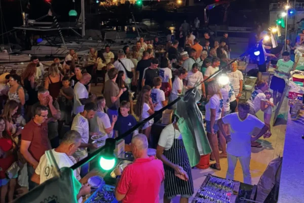 Žmanska noć u Žmanu uz glazbeni program, ribarsku večer i okupljene posjetitelje