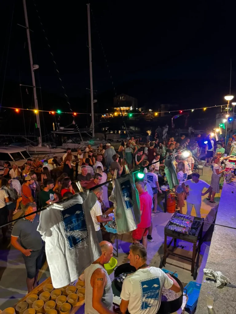 Žmanska noć u Žmanu uz glazbeni program, ribarsku večer i okupljene posjetitelje