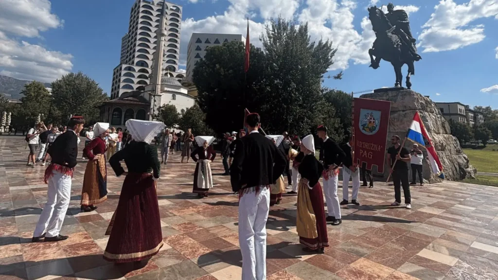 Grad Pag u Tirani Kultura Paga u Albaniji (2)