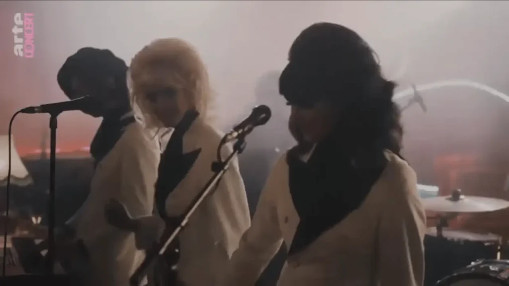 La Femme Francuski glazbeni sastav koji spaja rock, elektroniku i novi val