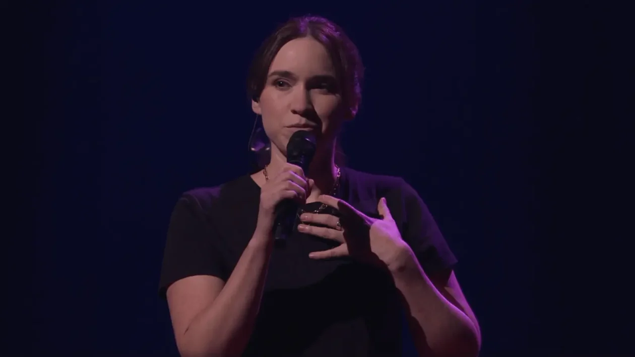 Elle Cordova nastupa na TED Talks, pjeva i govori o znanosti i društvenim mrežama.
