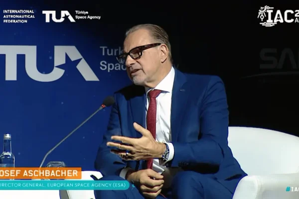 Josef Aschbacher, generalni direktor ESA-e, govori na IAF kongresu o europskim svemirskim ambicijama.