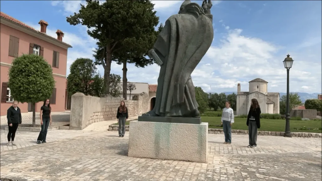 Osim slova k što je zajedničko riječima korijeni i kipar (2)