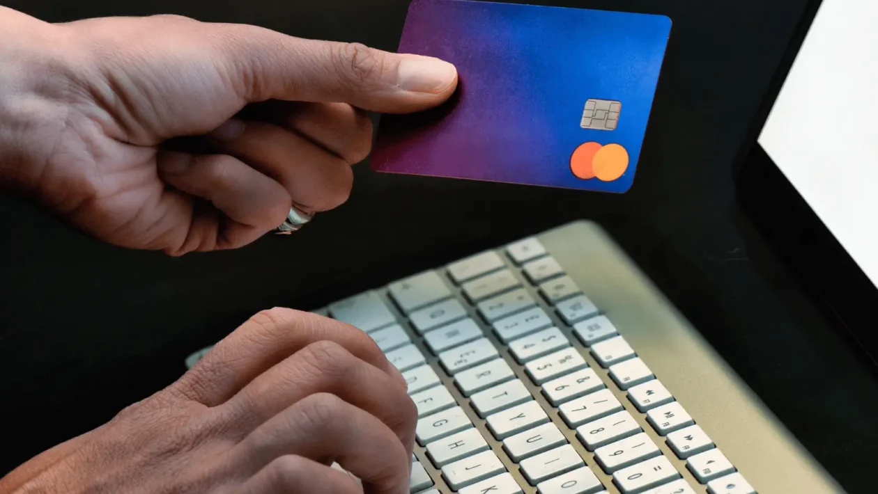 Revolut reorganizacija