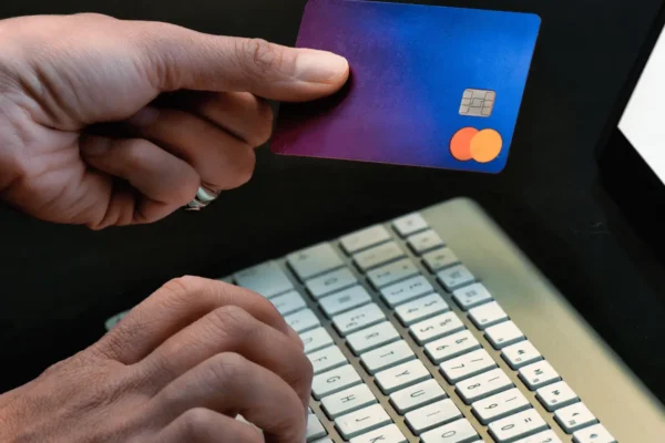 Revolut reorganizacija