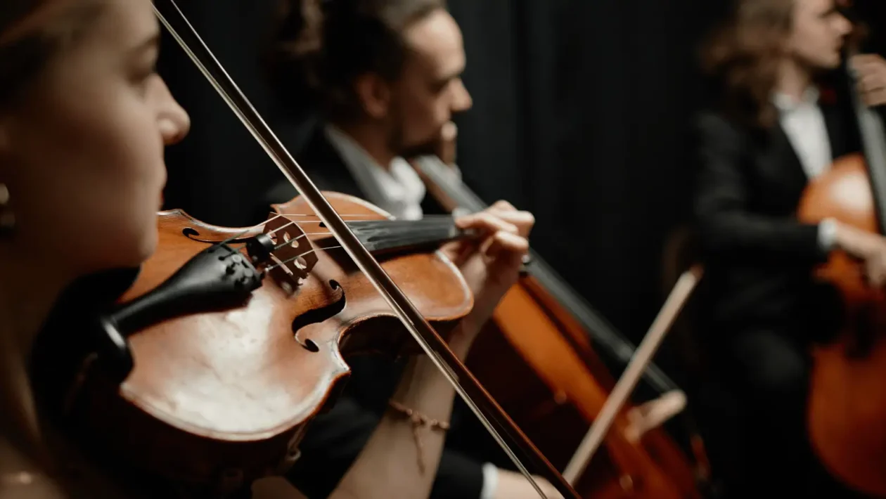 Komorni orkestar Tijardović pod ravnanjem Harija Zlodre na koncertu Biseri barokne glazbe