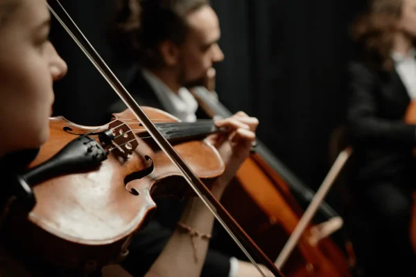 Komorni orkestar Tijardović pod ravnanjem Harija Zlodre na koncertu Biseri barokne glazbe