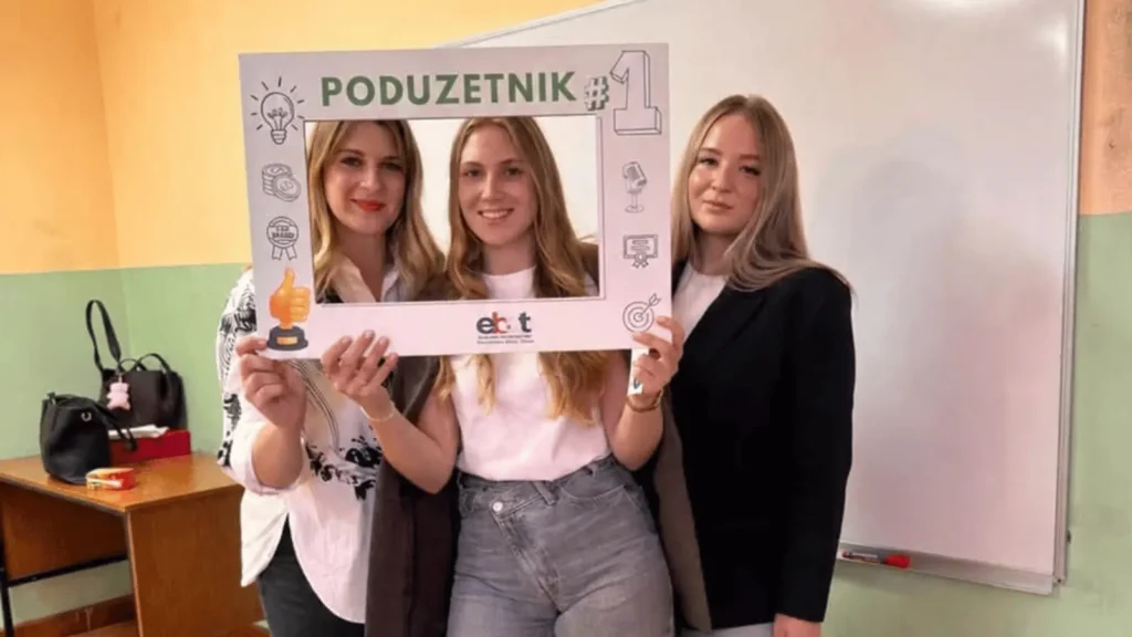 Sandra Bijelić Pajović, Lara Torić i Lana Smokrović